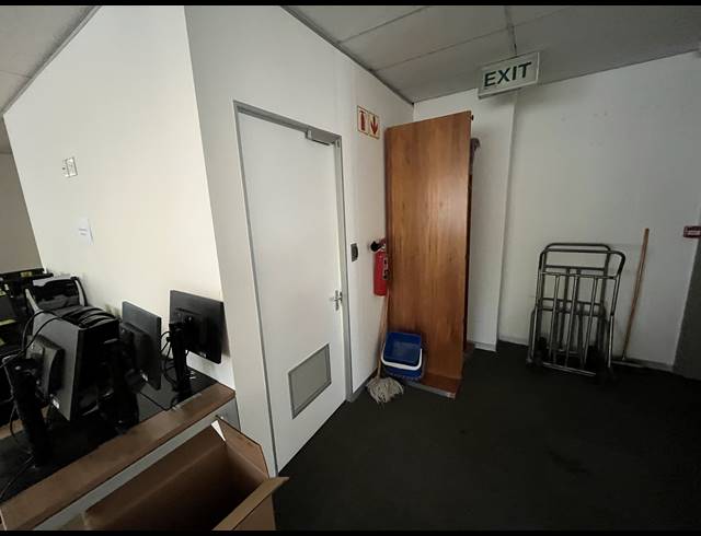 381M² OFFICE TO LET IN CLAREMONT
